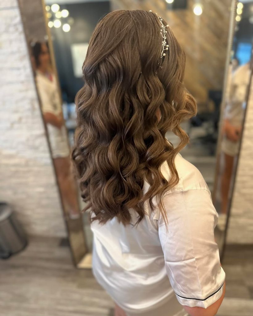 Loose Curls with a Headband Hairstyles for Women   – topknotbridal%0A – 4