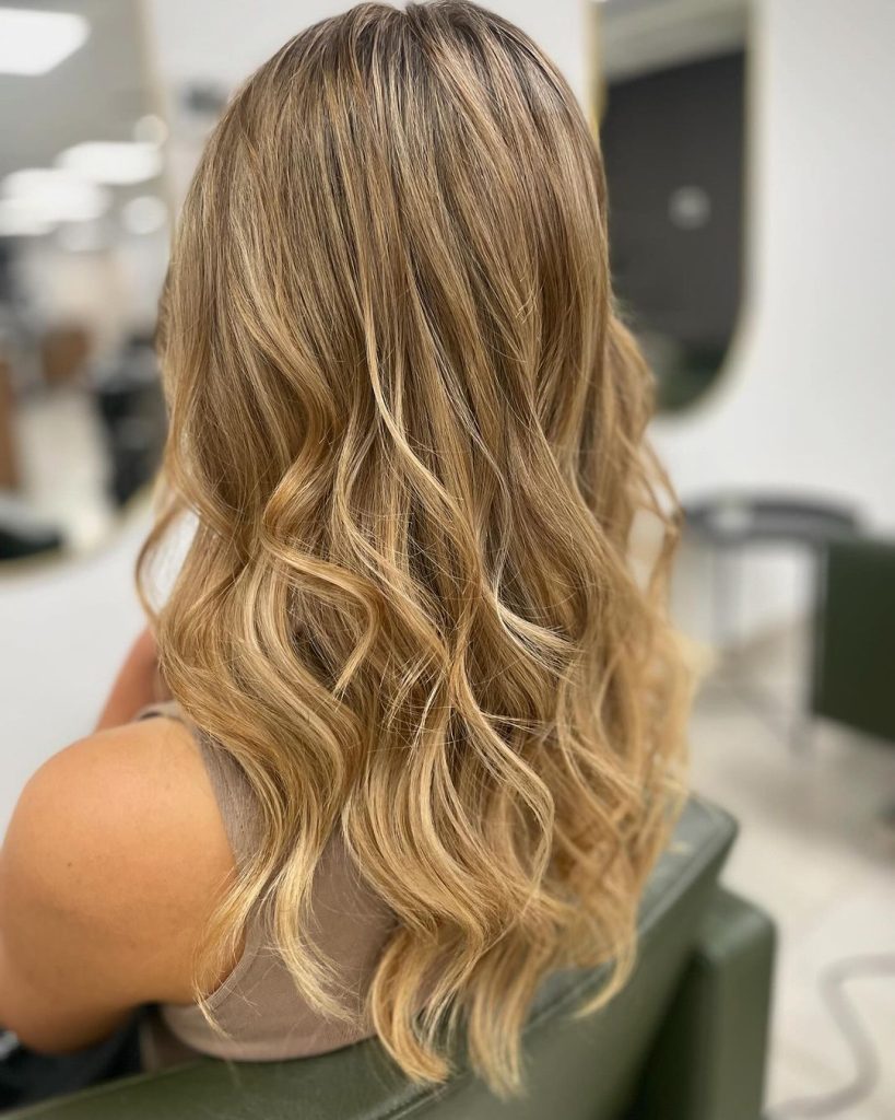 Soft Beach Waves Hairstyles for Medium Length Hair Women  – tinaborbe__hairartist – 1