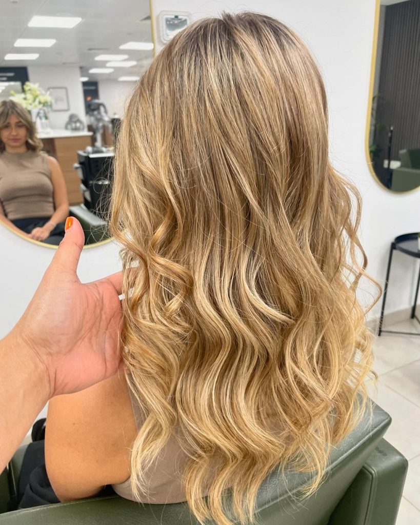 Soft Beach Waves Hairstyles for Medium Length Hair Women  – tinaborbe__hairartist – 2
