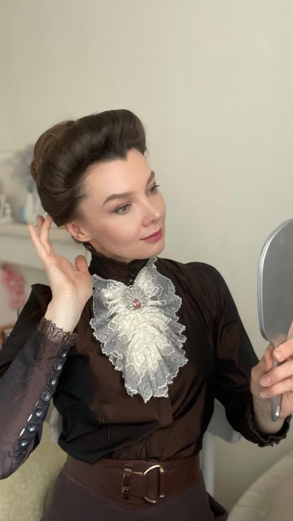 The Pompadour 90s Hairstyles for Women  – olgakurzova – 1
