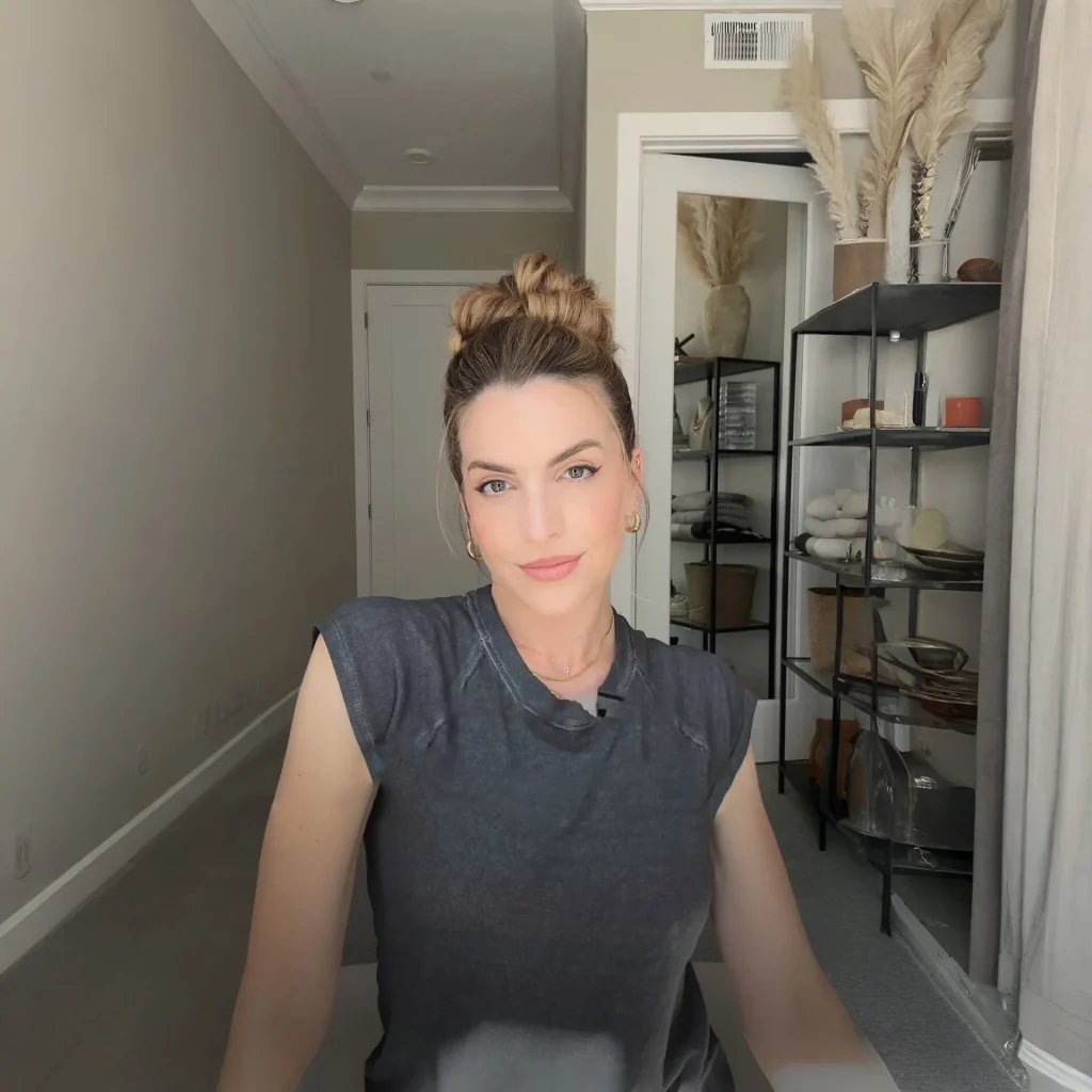 Twist & Tuck Messy Bun for women